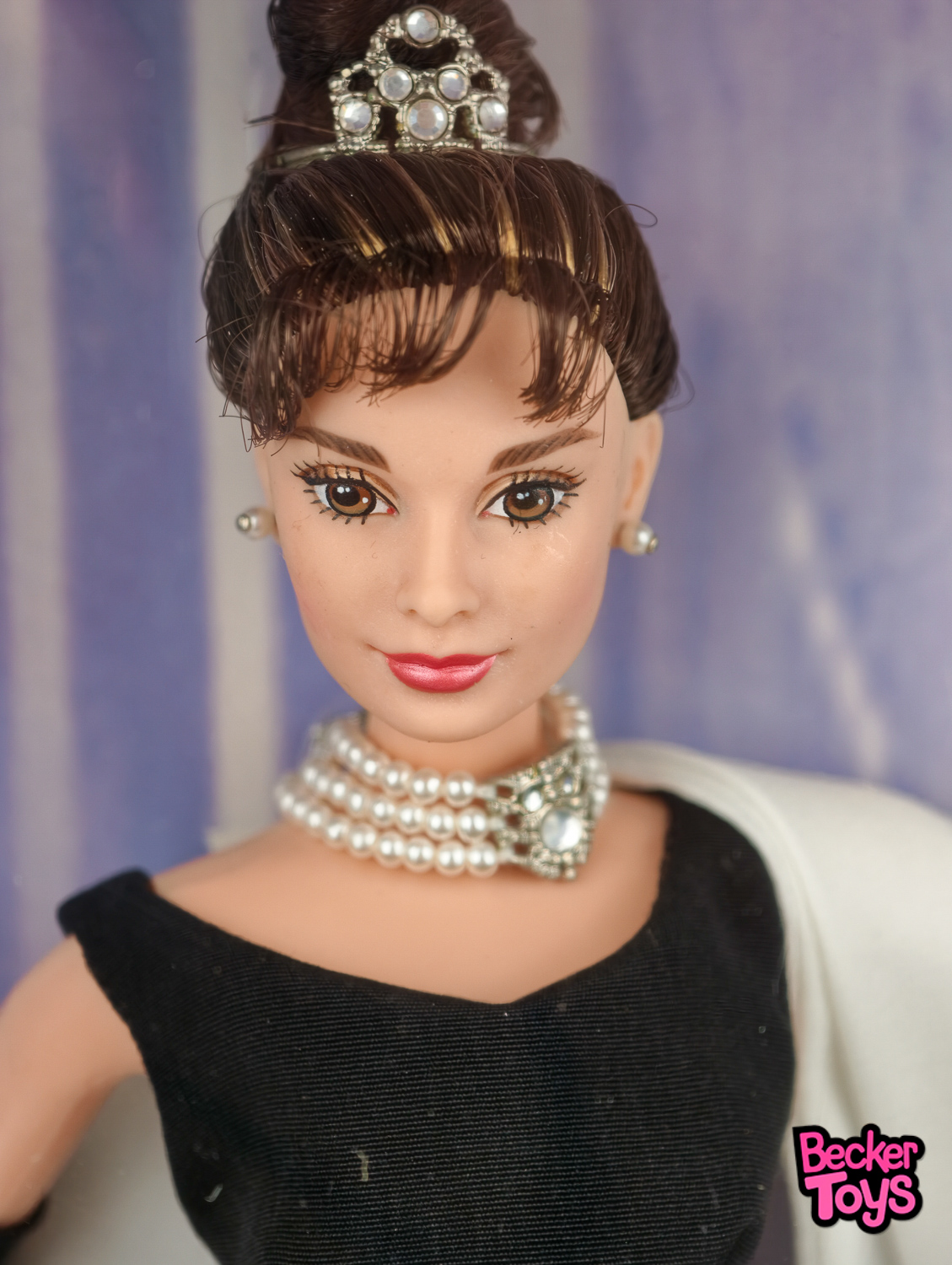 Audrey Hepburn as Holly Golightly in Breakfast at Tiffany's de 1998 - Imagen 2