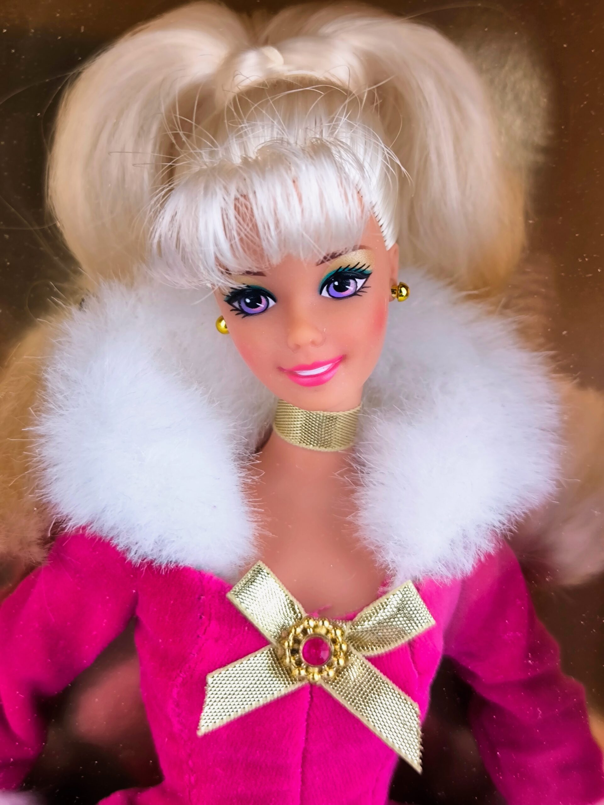 poupée Mattel COLLECTOR Barbie AVON winter rhapsody de 1996