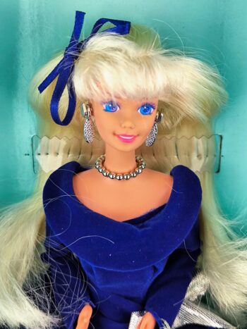 Barbie Winter Velvet de 1995 (caja dañada) - Imagen 2