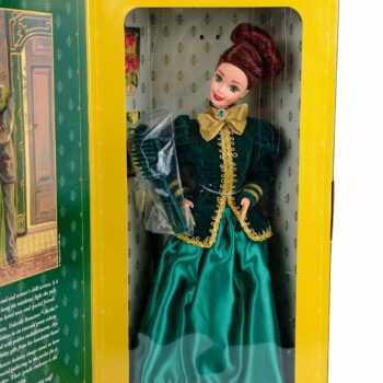 La <strong>Barbie Yuletide Romance</strong> del <strong>1996</strong>, parte della <strong>serie esclusiva e limitata Hallmark</strong>, è una bambola che evoca lo <strong>spirito romantico</strong> di San Valentino. È un <strong>tesoro nostalgico</strong> che cattura la magia dell’amore e della festa. Aggiungi questa Barbie alla tua collezione e lascia che il suo fascino ti faccia sorridere! 💕