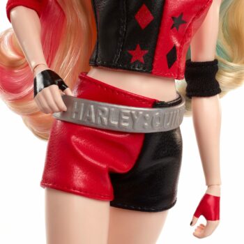 Barbie Signature DC Harley Quinn (Batman 85th Anniversary) - Imagen 9